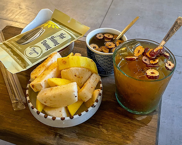 Trà cúc - thức uống dân dã được nhiều người yêu thích tại Hải Phòng.