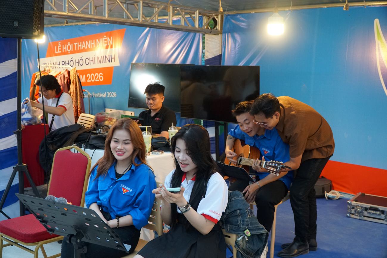 Không khí sôi động tại các không gian văn hóa, nghệ thuật, ẩm thực thu hút giới trẻ.