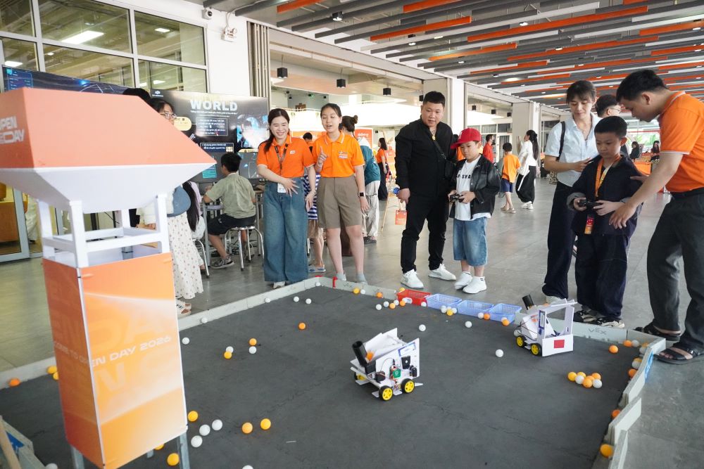 Các em học sinh tham gia nhiều hoạt động tại Ngày hội Open Day 2026. Ảnh: Trần Thi