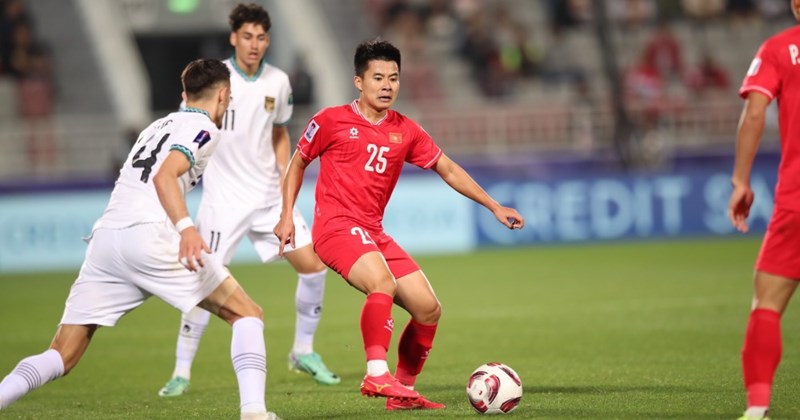 HLV Kim Sang-sik đặt niềm tin vào Lê Phạm Thành Long