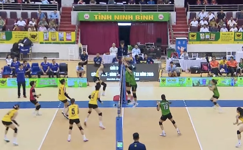 VTV Binh Dien Long An se enfrenta a LPB Ninh Binh en las semifinales de voleibol de la Copa Hoa Lu 2026. Foto de : VFV