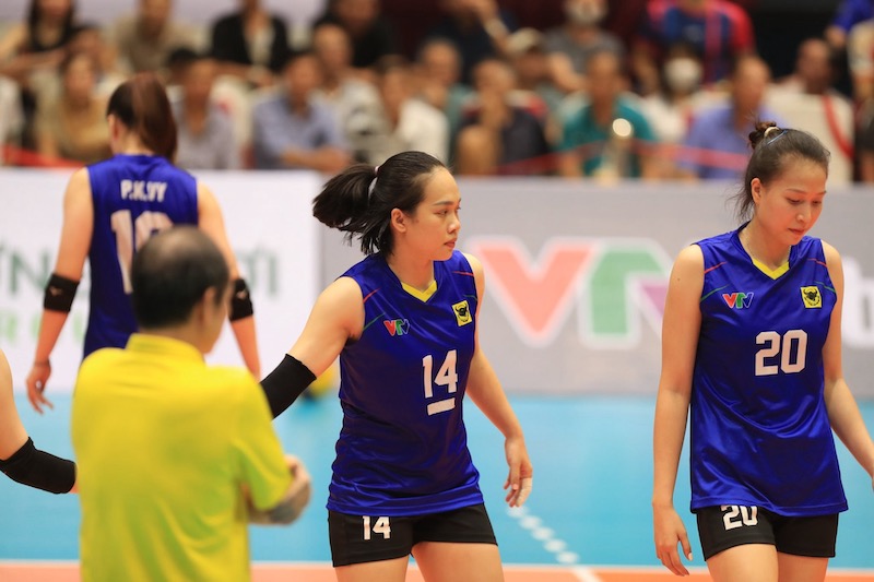 VTV Binh Dien Long An meets LPB Ninh Binh in the semi-finals of Hoa Lu Cup 2026 volleyball. Photo: VFV