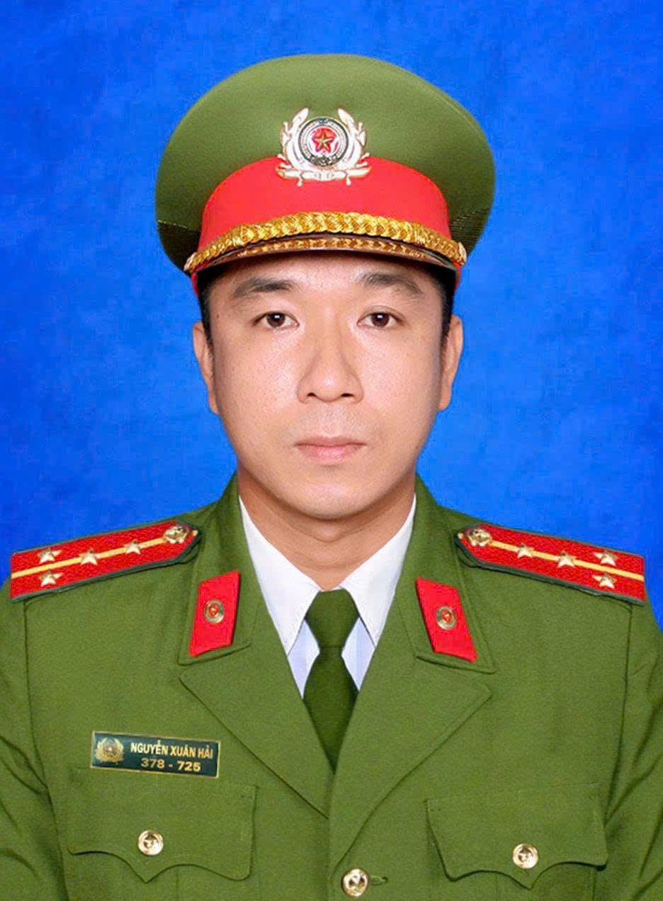 Đại úy Nguyễn Xuân Hải hy sinh khi truy quét khai thác cát trái phép. Ảnh: Hoàng Anh