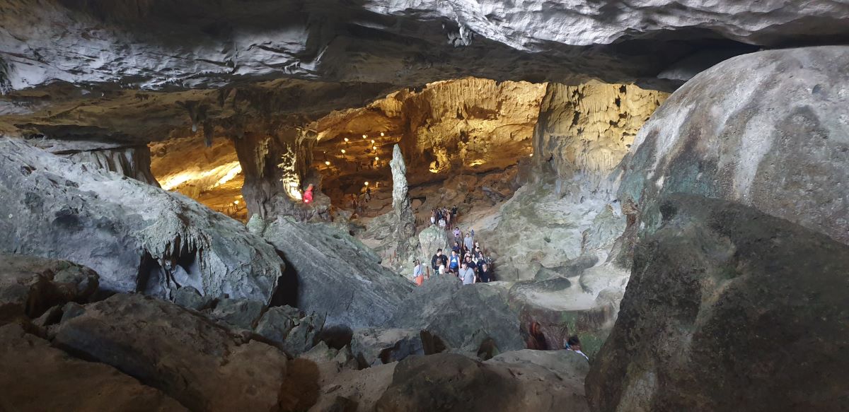 The Ha Long Bay - Yen Tu World Heritage Management Board will bring internet into the cave to enhance the experience for tourists. Photo: Nguyen Hung