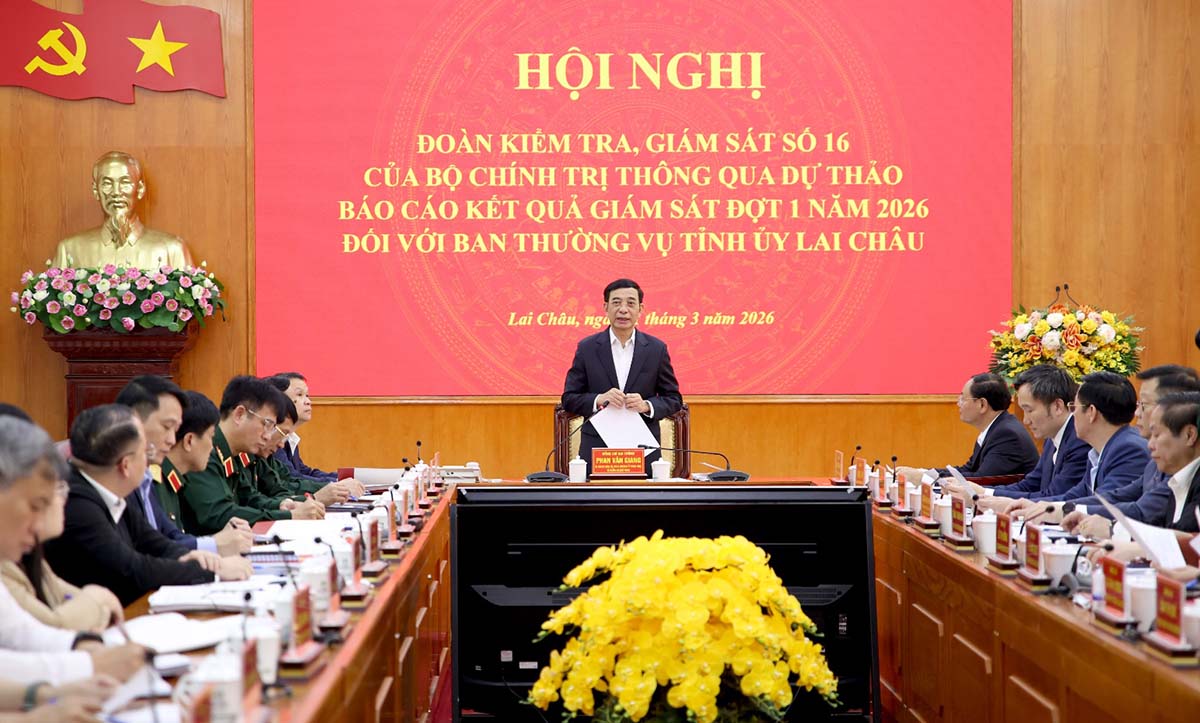 General Phan Van Giang chairs the Conference to Report the results of supervision for the Standing Committee of Lai Chau Provincial Party Committee. Photo: Lai Chau Provincial People's Committee