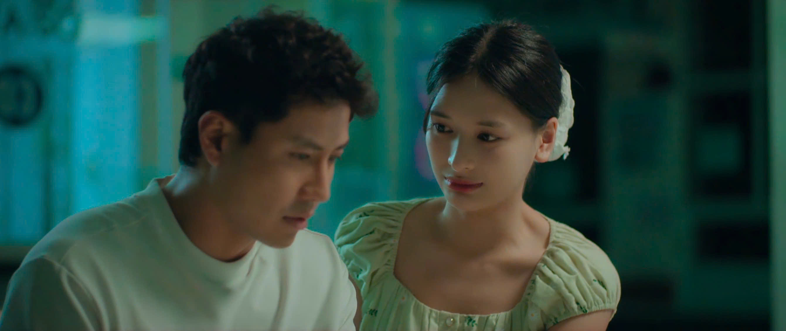 Minh Anh (Yến My) và Thành (Thanh Sơn) trước khi bị những cám dỗ vật chất xen vào. Ảnh: VFC 