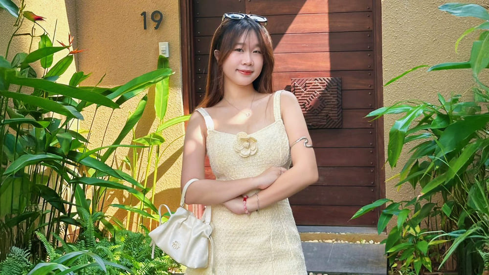 Light yellow dress tones will help enhance the bright white skin of women. Photo: Lan Chi