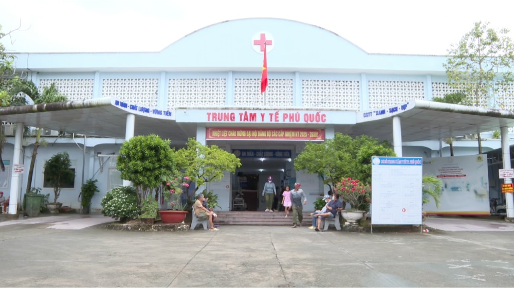 Các cơ sở y tế tư nhân hay công lập đều co triển khai tiêm vaccine phòng bệnh viêm não mô cầu. Ảnh: Nam Phương