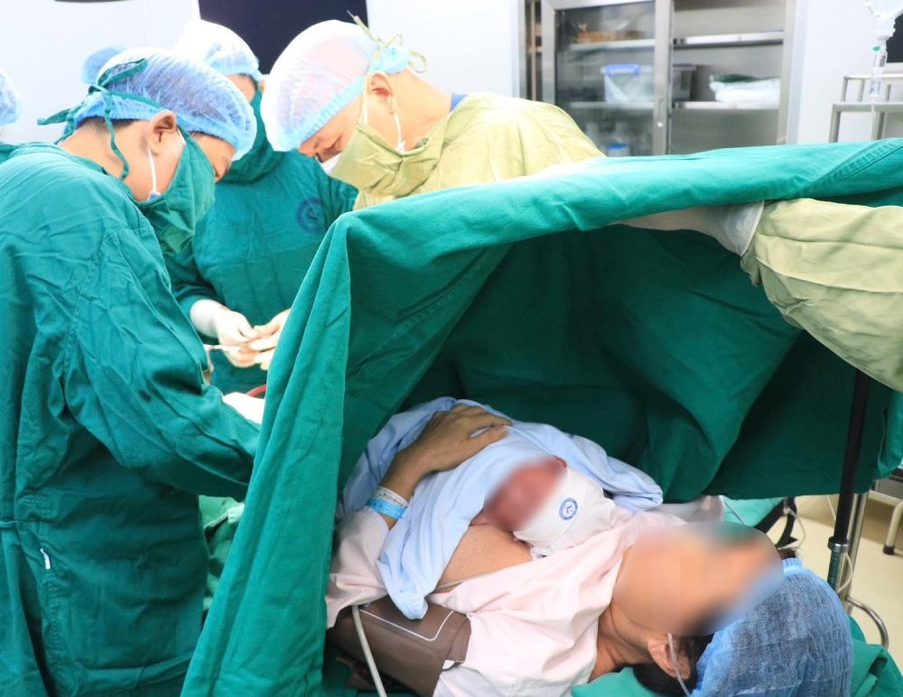 60-year-old woman gives birth safely amid many high risks. Photo: BVCC
