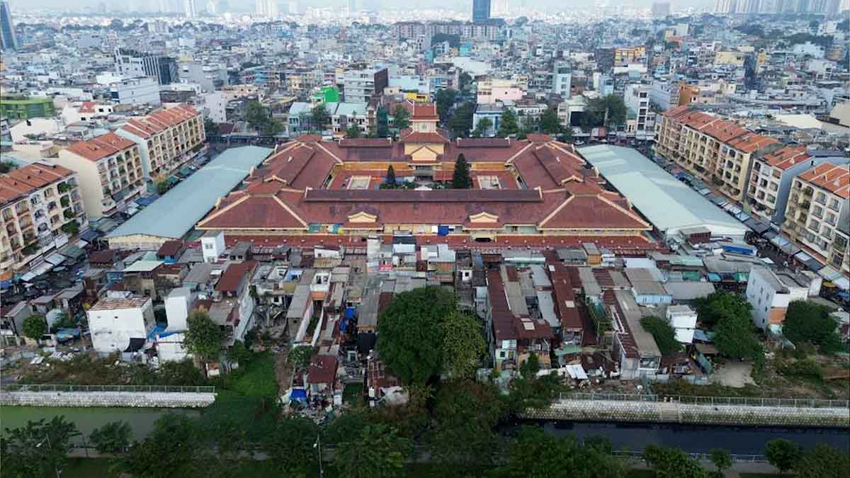 Hang Bang canal in Ho Chi Minh City missed the finish line due to 19 households