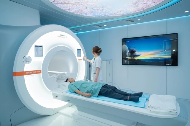 Hệ thống MRI 3.0 Tesla hiện đại hàng đầu thế giới tại Bệnh viện Đa khoa Vinmec Ocean Park 2. Ảnh: BVCC