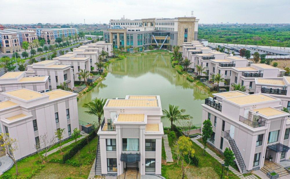 Vinmec Ocean Park 2病院、療養所は別荘形式で設計されており、24時間年中無休の医療モニタリングと個別化されたケア体制を維持し、医療観光の発展を目指しています。写真:ハイ・ロン