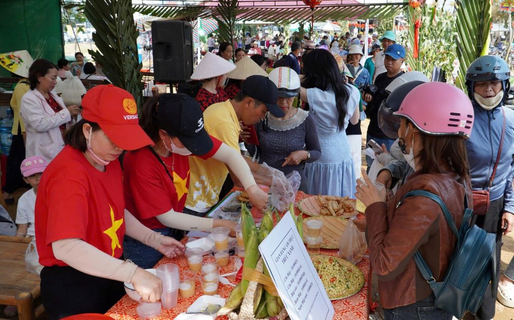 Đà Nẵng khai mạc Ngày hội Bắp nếp Cẩm Nam - Hội An 2026. Ảnh: Minh Anh