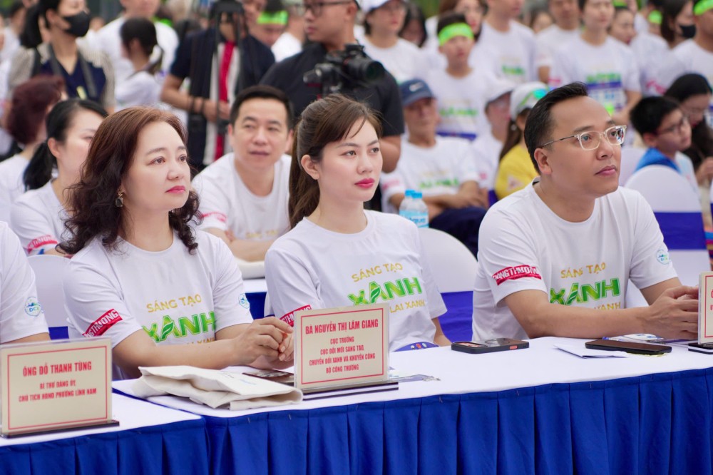 Các đại biểu tham dự sự kiện.