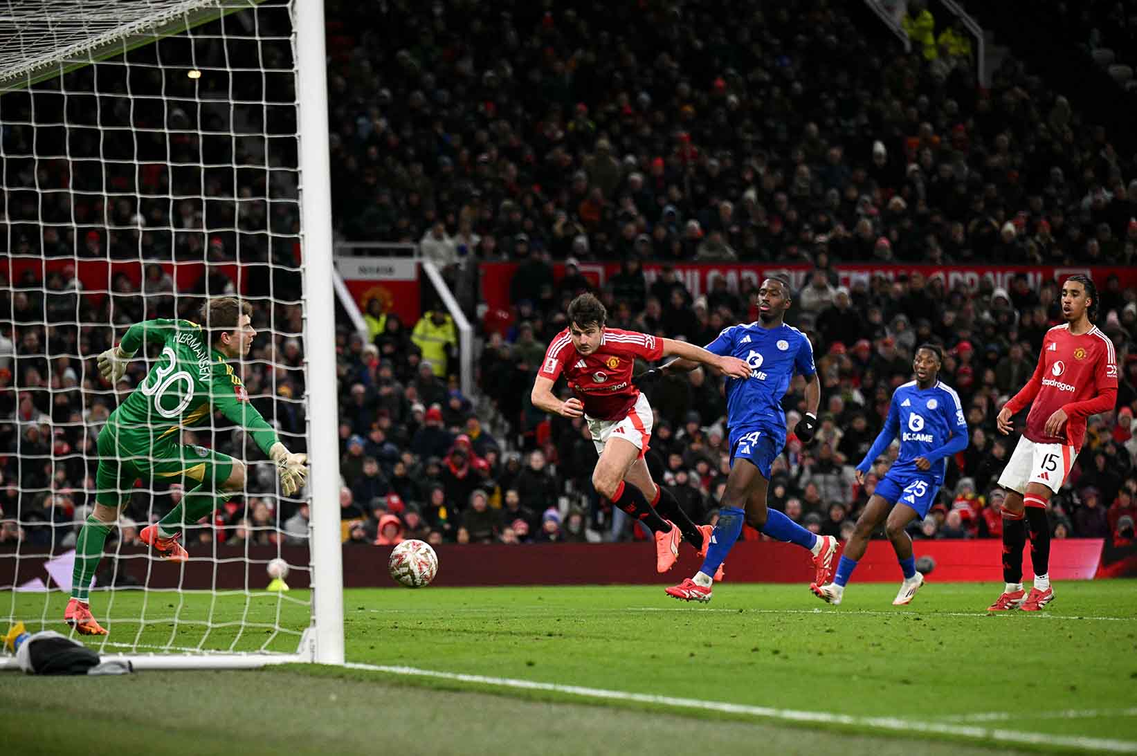 Maguire vẫn có giá trị với Man United trong nhiều thời điểm. Ảnh: AFP