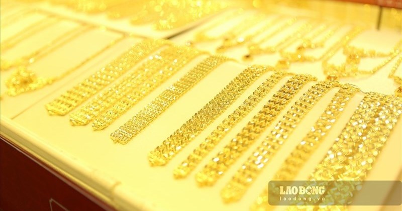 Vàng lao dốc sau một tuần biến động mạnh