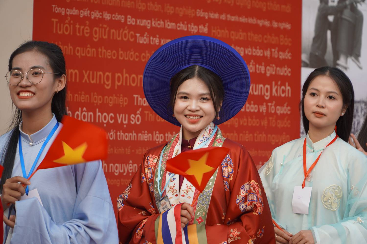 Nhận thức về cổ phục trước đây thường chỉ gói trong áo dài, áo tứ thân, áo the. Giờ đây, sự hưởng ứng của giới trẻ đã mở rộng và làm mới cái nhìn về di sản.