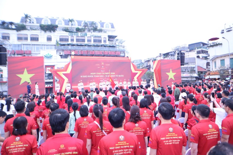 Ngày chạy Olympic 2026 được tổ chức tại khu vực Hồ Hoàn Kiếm. Ảnh: Viết Thành