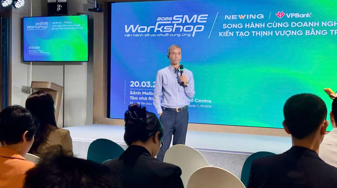 Ông Rajesh Achanta chia sẻ cùng các chủ doanh nghiệp trong Workshop “Vận hành tối ưu chuỗi cung ứng”. Ảnh: VPBank