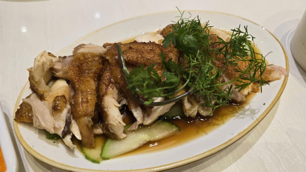 The simple way to make stir-fried chicken with soy sauce makes the weekend meal more novel and attractive. Photo: Tuan Dat