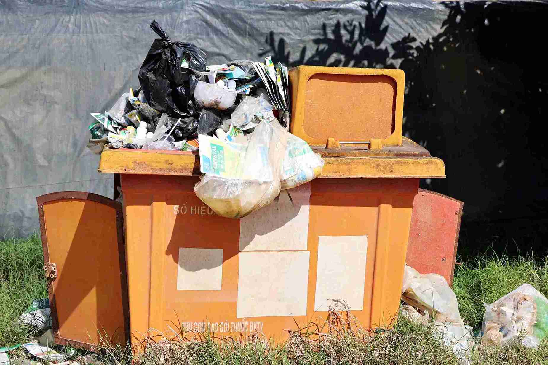 Rác thải nông nghiệp bị ứ đọng tại làng hoa Thái Phiên (phường Lâm Viên - Đà Lạt). Ảnh: Phúc Khánh