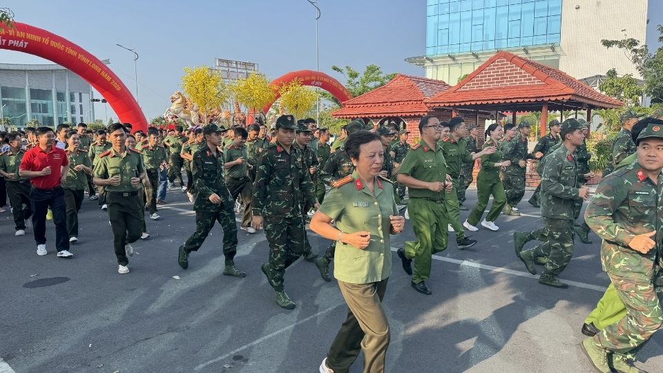 Hơn 3.000 người tham gia hưởng ứng chạy bộ tại Ngày chạy Olympic vì sức khỏe toàn dân năm 2026. Ảnh: Hoàng Lộc 