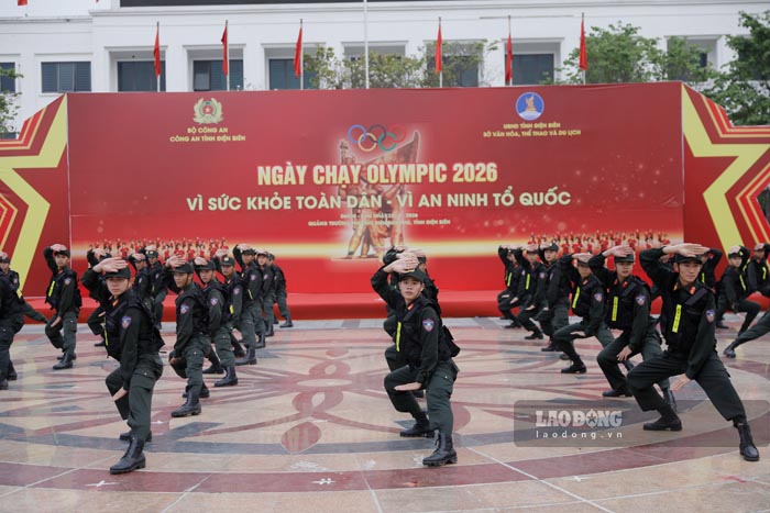 Màn đồng diễn võ thuật Công an nhân dân. Ảnh: Quang Đạt