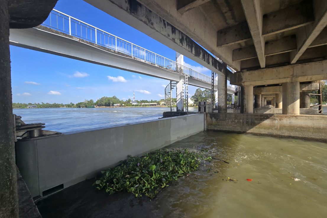 Hệ thống cống ngăn mặn tại tỉnh Vĩnh Long. Ảnh: Tạ Quang