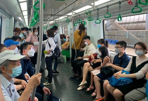 More than 70,000 passengers per day take elevated trains in Hanoi. Photo: Duc Huong