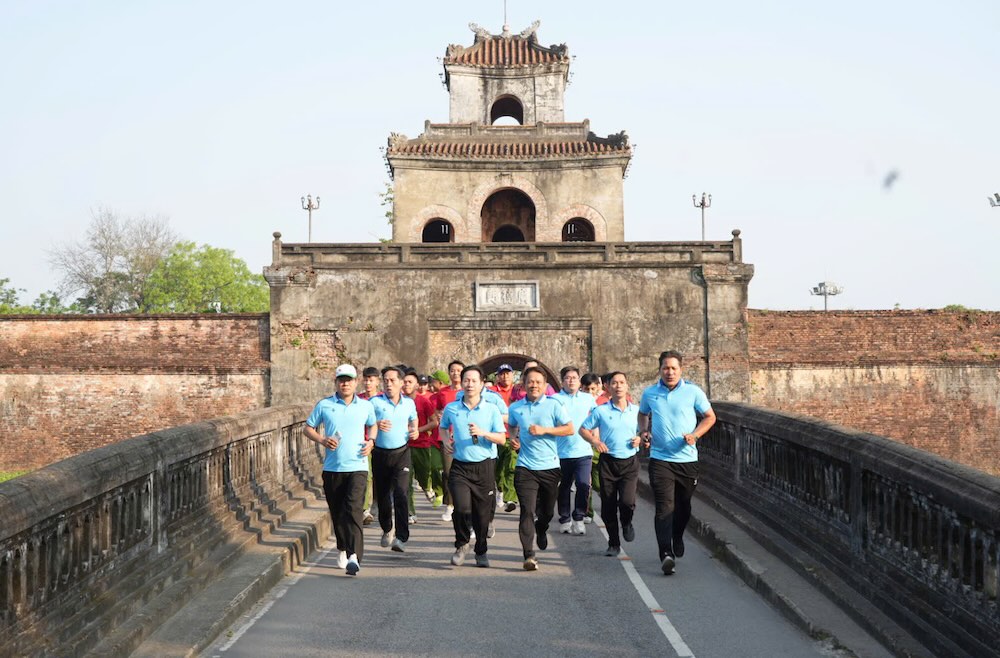 Đông đảo CBCS Công an TP Huế tham gia Ngày chạy Olympic vì sức khỏe toàn dân - Vì An ninh Tổ quốc năm 2026. Ảnh: Quảng An