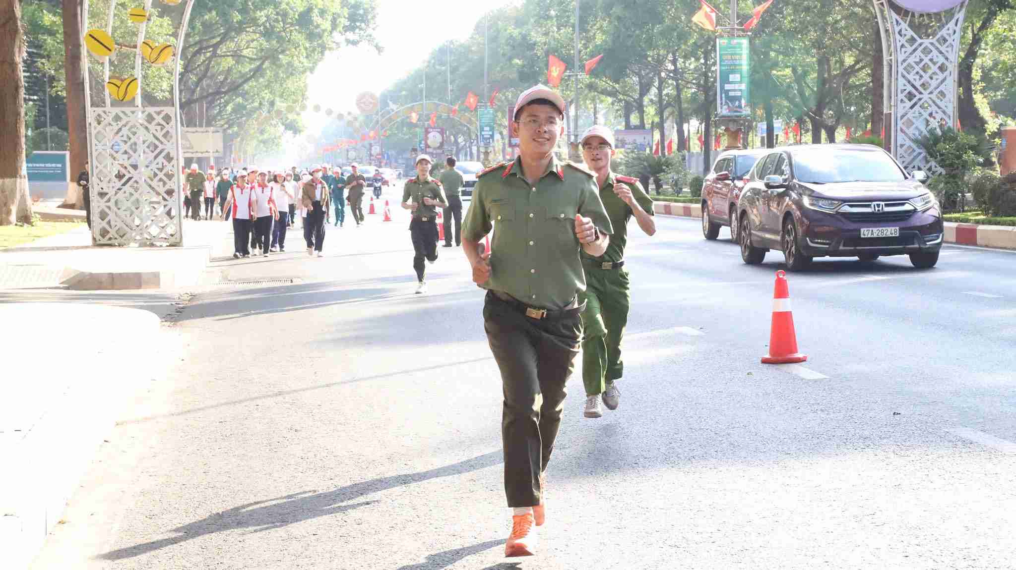 ダクラク省の選手たちがオリンピックランニングデーに参加。写真:ヴァン・チエウ