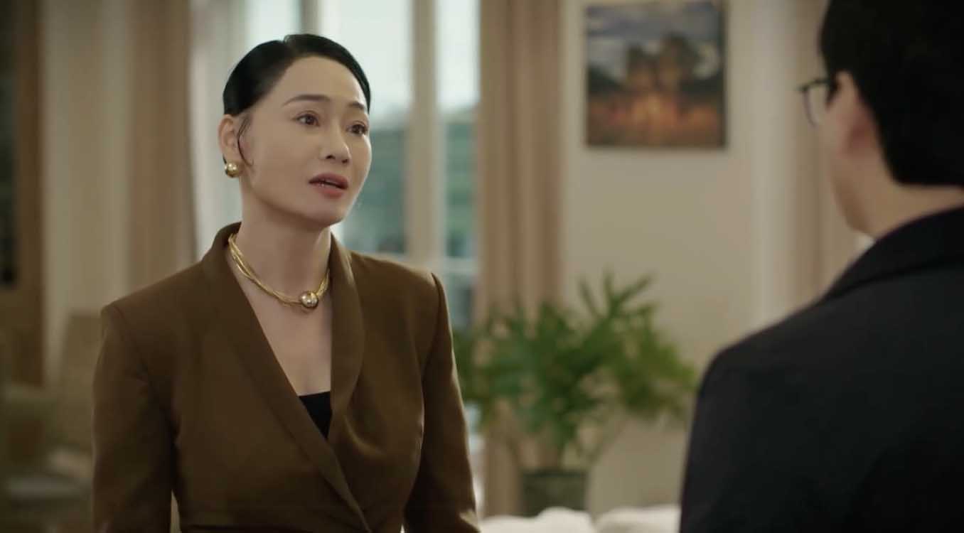 Bà Dung hậm hực với Quân trong “Bước chân vào đời” tập 13. Ảnh: VFC. 