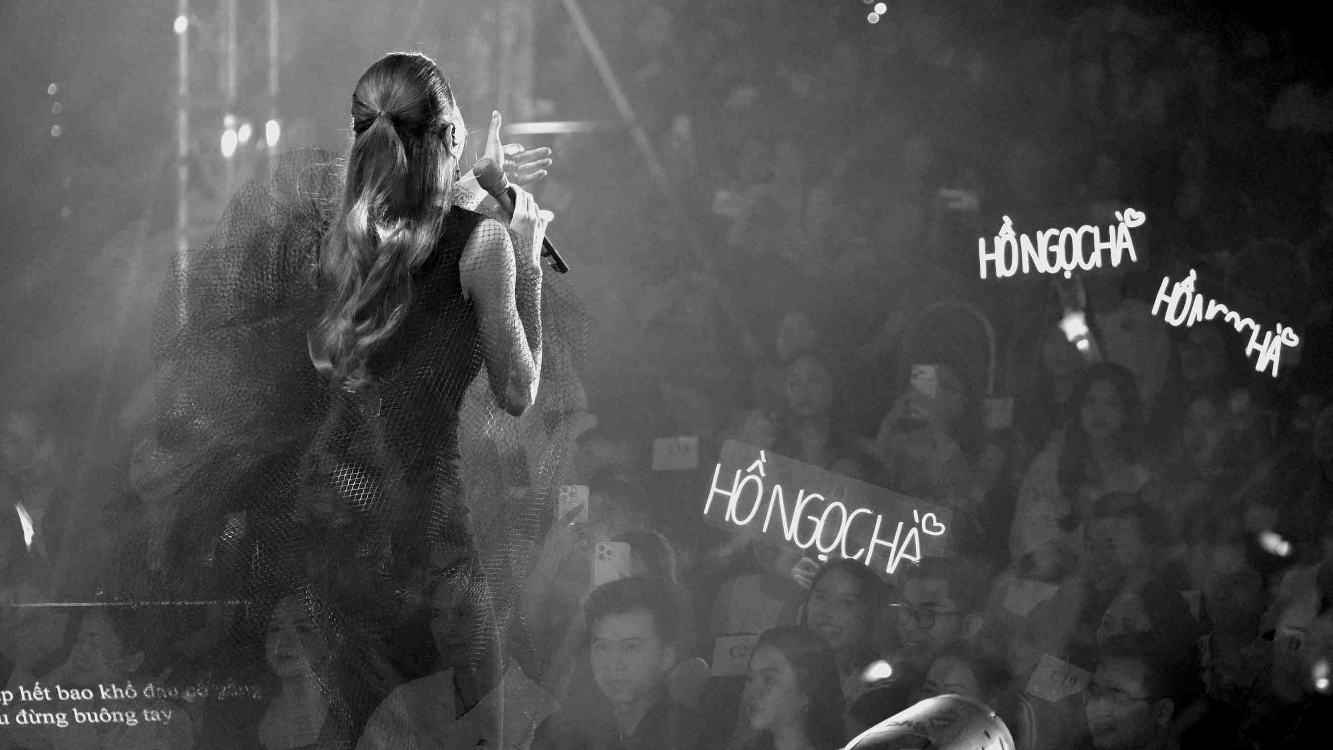 Hồ Ngọc Hà hát tại show. Ảnh: BTC