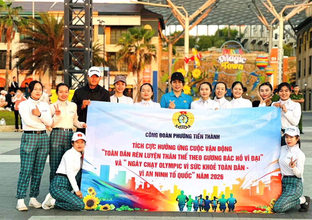 Đoàn viên Công đoàn phường Tiến Thành tham gia chạy. Ảnh: Phạm Duy