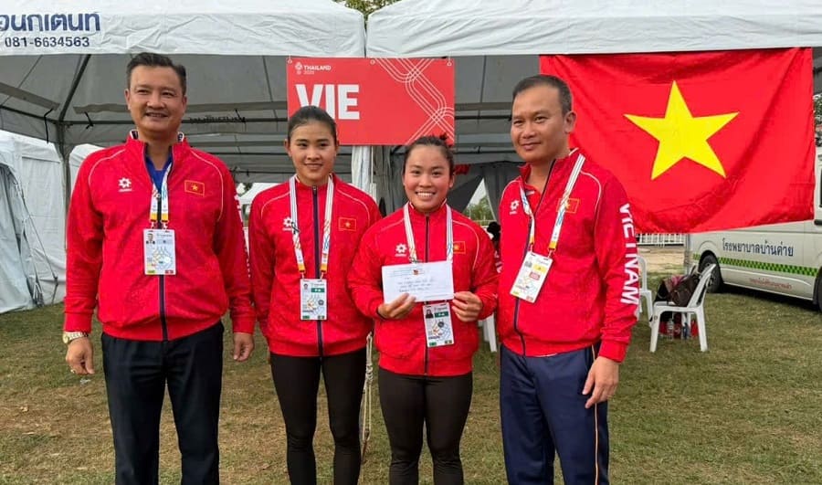 응우옌 티 흐엉 선수는 SEA 게임 33에서 우승했을 때 격려와 포상을 받았습니다. 사진: 퀴 르엉