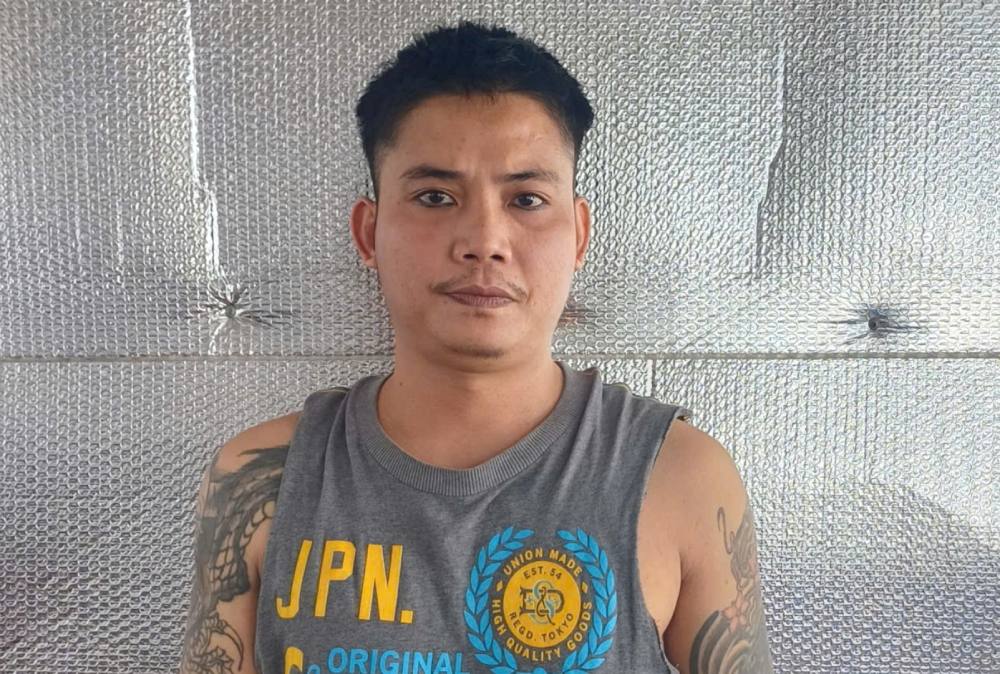 Công an bắt quả tang Bình sử dụng trái phép chất ma túy, khám nhà phát hiện khẩu súng và 2 viên đạn. Ảnh: CACC