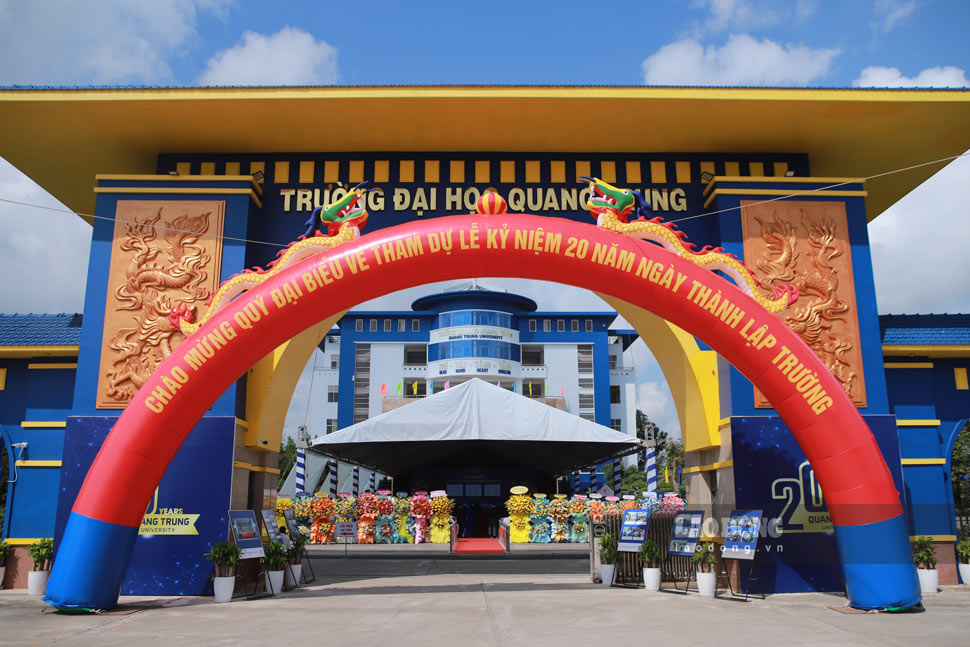 Quang Trung University celebrates its 20th anniversary. Photo: Hoai Phuong