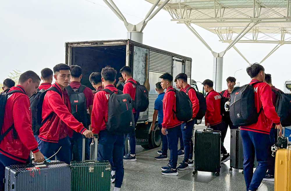 U23 Việt Nam di chuyển sang Trung Quốc. Ảnh: VFF