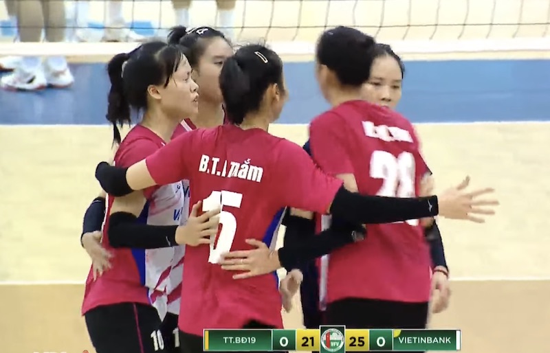 빈쭝 통틴은 2026년 호아르 컵 준결승에서 비에틴뱅크와 맞붙습니다. 사진: 베트남 배구