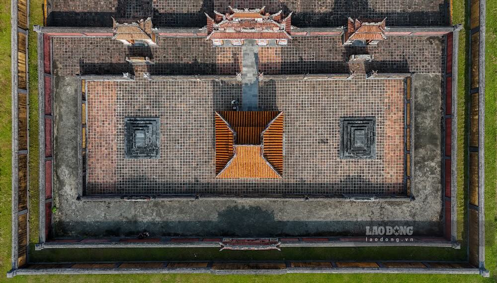 Công trình được vua Thành Thái xây dựng từ năm 1899 để thờ vua Dục Đức.