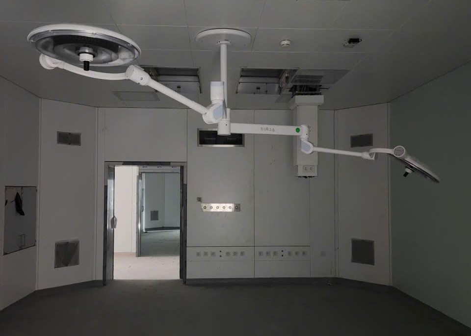 Hệ thông máy móc, trang thiệt bị tại cơ sở 2 của Bệnh viện Hữu nghị Việt Đức đã cơ bản được lắp đặt hoàn thiện. Ảnh: Nguyễn Trường