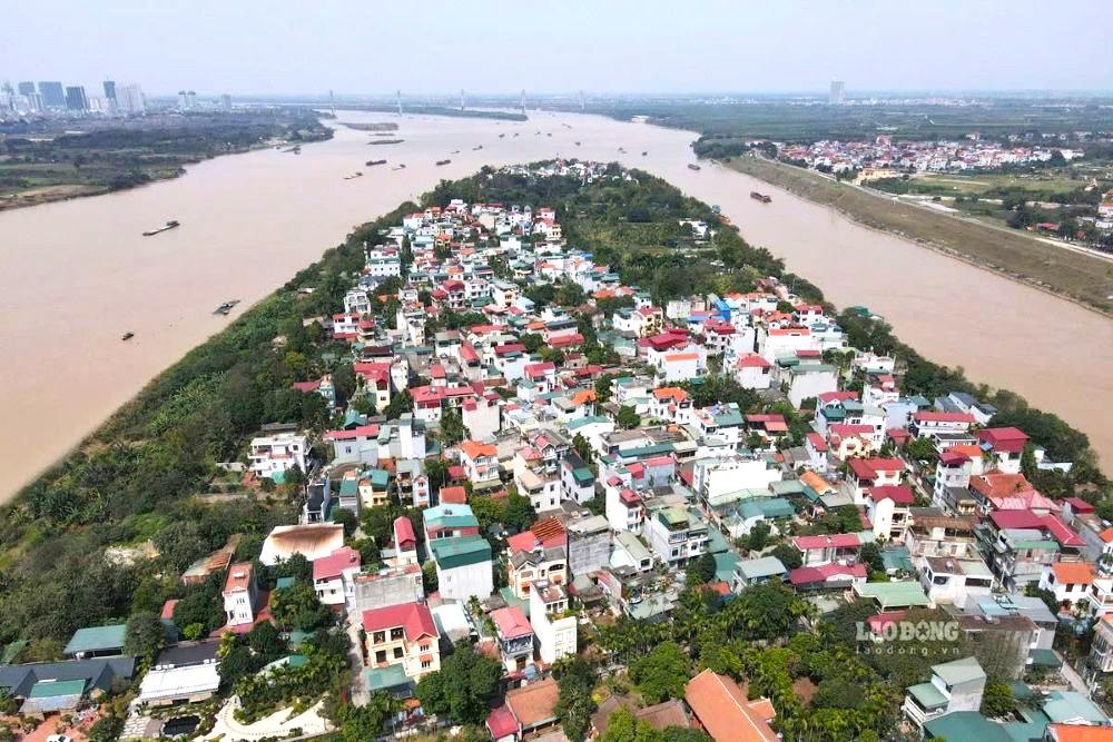 The Red River is not just a river, it is also a lifeline, containing secrets thousands of years underground. Photo: Hai Nguyen