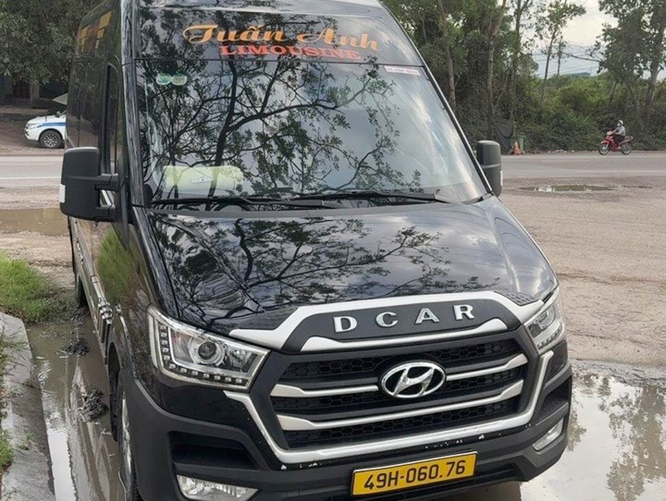 Tuan Anh passenger car running the Quy Nhon - Pleiku route was revoked its badge but still operates. Photo: Police