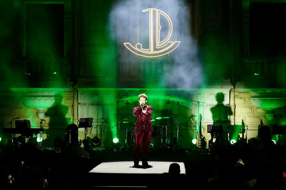 Kay Tran attracts attention when organizing a private liveshow in Hanoi. Photo: Character provided