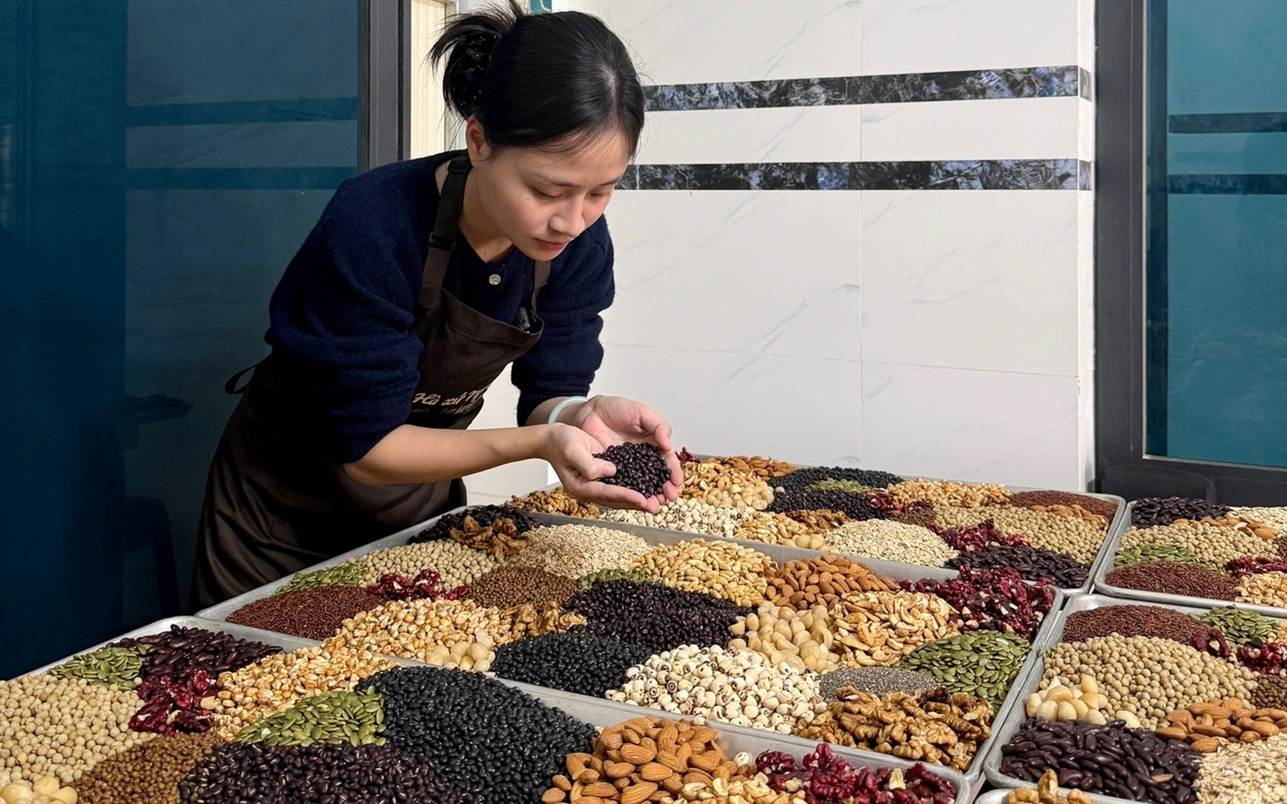 Ngọc Hà tâm huyết với những sản phẩm nông sản địa phương. Ảnh: Mai Ngân