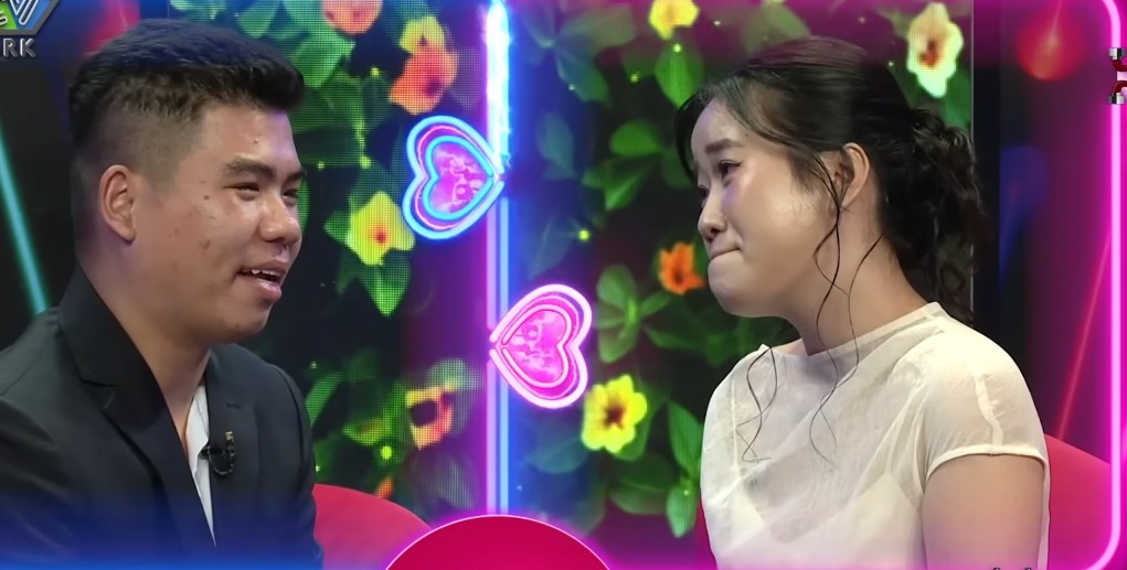 Young man and young woman at the dating show. Photo: MCV Unit