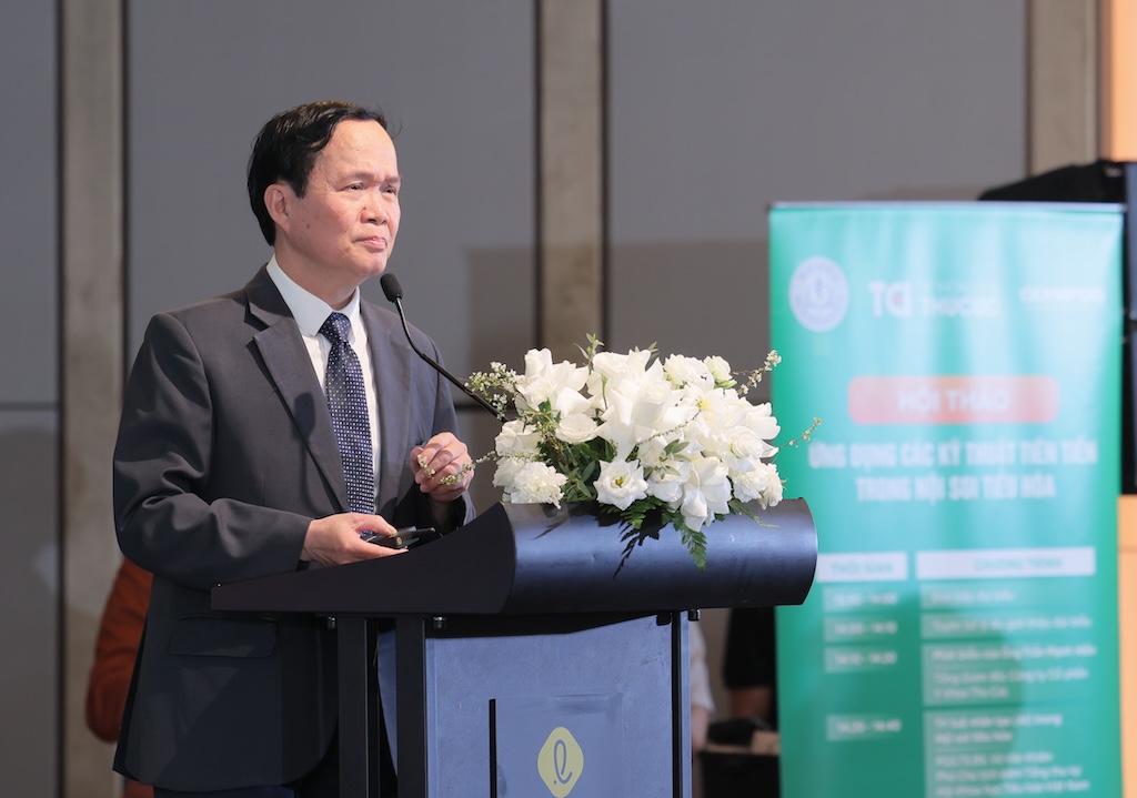 Assoc. Prof. Dr. Vu Van Khien - Vice President of the Vietnam Association of Gastroenterology shared about the application of AI in digestive endoscopy. Photo: Duc Van