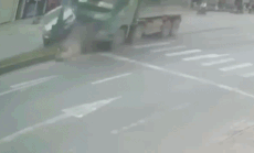 La cámara grabó un accidente en cadena que dejó 3 heridos y muertos en la carretera nacional 1. Foto: Cámara de seguridad