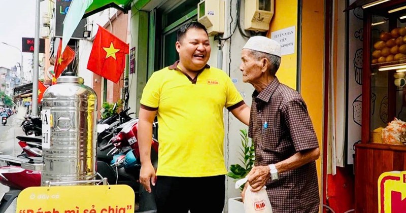 TP.HCM: Bữa cơm "treo" lan tỏa yêu thương