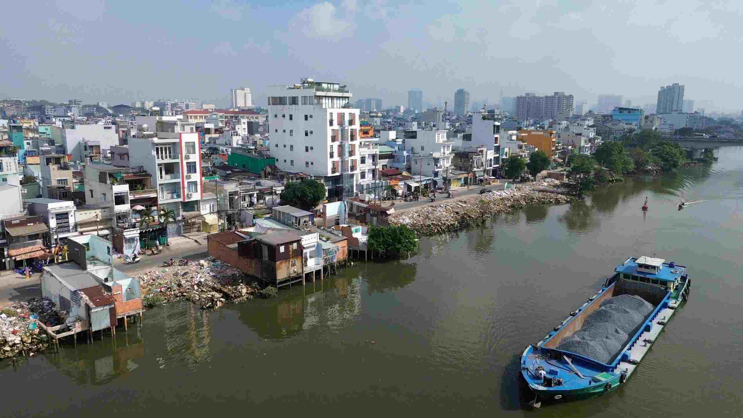 Many houses along the North bank of Doi canal (HCMC) have been cleared. Photo: Anh Tu